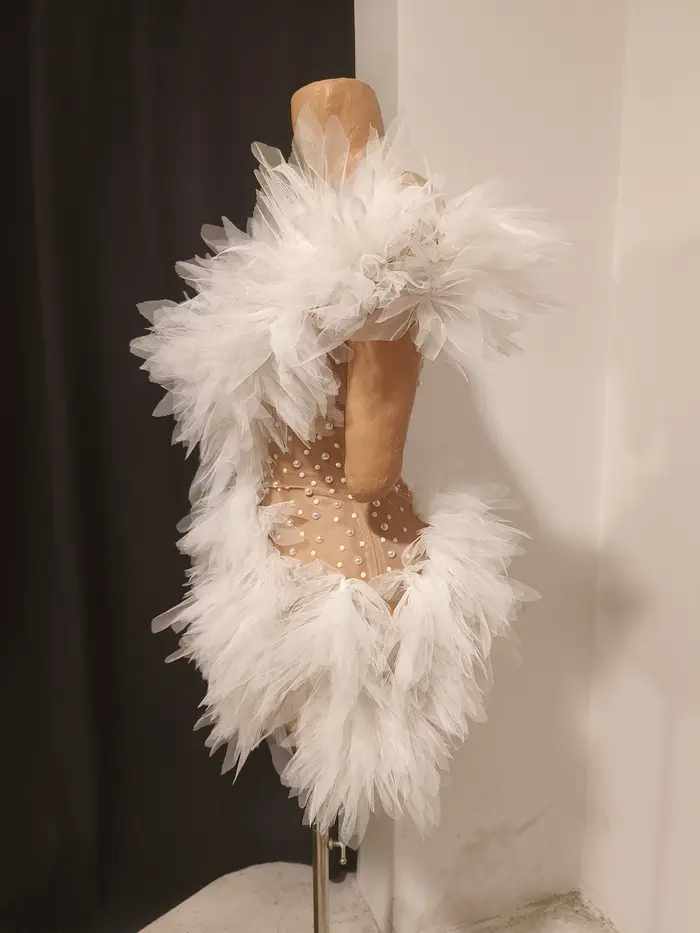 Robe mini en tulle blanc luxueuse pour femme, sexy, transparente, ornée de perles et de cristaux, mo