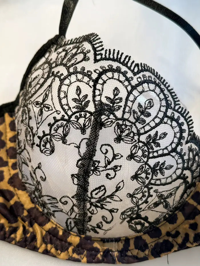 Ensemble de lingerie sexy noir, alliant imprimé léopard et motifs floraux, alliant séduction et sensualité ZA825120