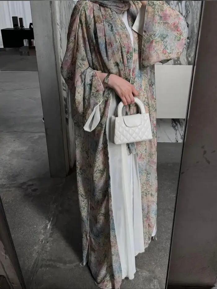 Elegantní tradiční arabský cardigan z Blízkého východu