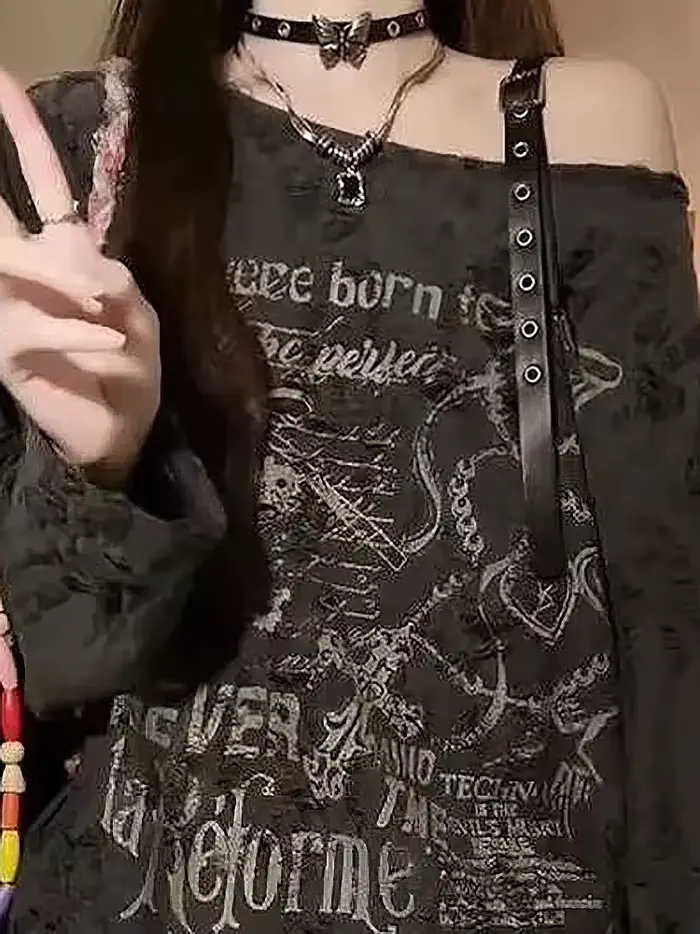 T-shirt vintage Y2K oversize à épaules dénudées avec imprimé, haut déchiré à trous, manches longues,