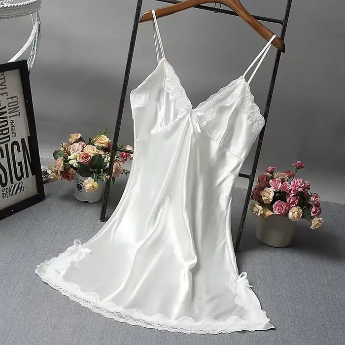 Robe de nuit en satin pour femme avec dentelle, nuisette sexy à fines bretelles, vêtement de nuit so
