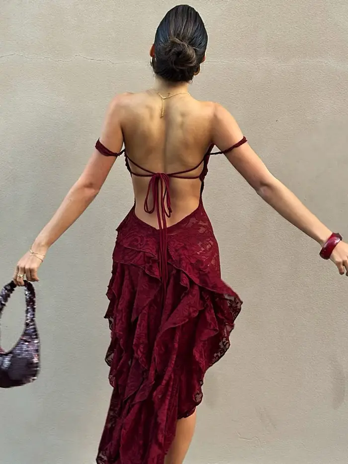 Robe asymétrique Coquette en polyester et élasthanne pour femmes, décolleté audacieux, dentelle élégante, sans manches, pour soirées et événements spéciaux
