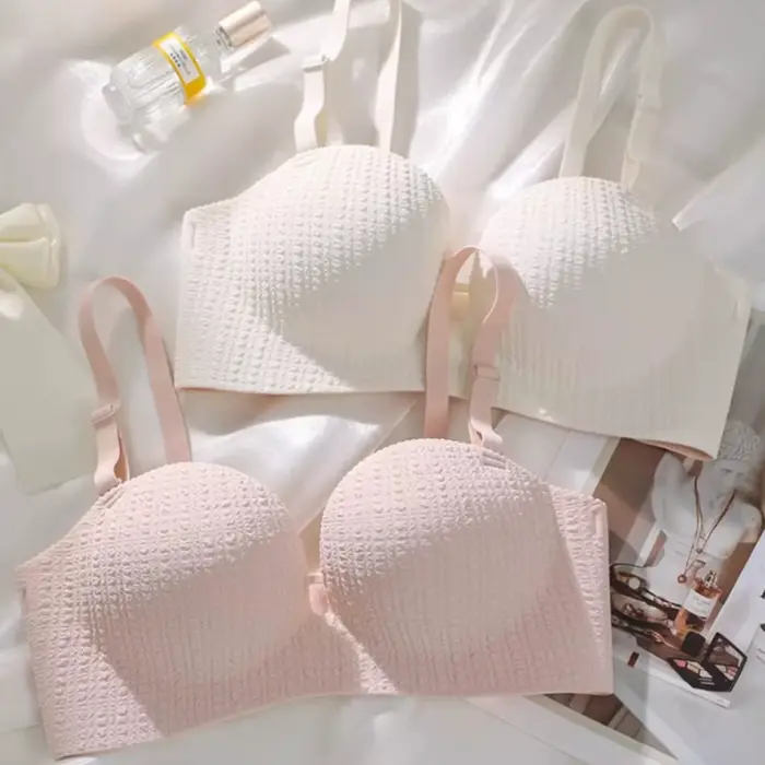 Stylová a pohodlná dámská push-up podprsenka pro malá prsa zvyšující bezdrátový objem a nastavitelný ramínko pro každodenní i speciální příležitosti