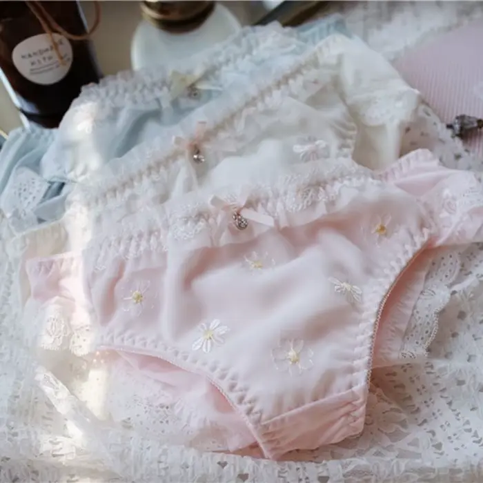 Květina Vyšívání Mléko Hedvábí Kalhotky Ženy Sexy Silky Krajka Hladké Bezešvé Žena Spodní prádlo Roztomilý Sweety Spodní prádlo