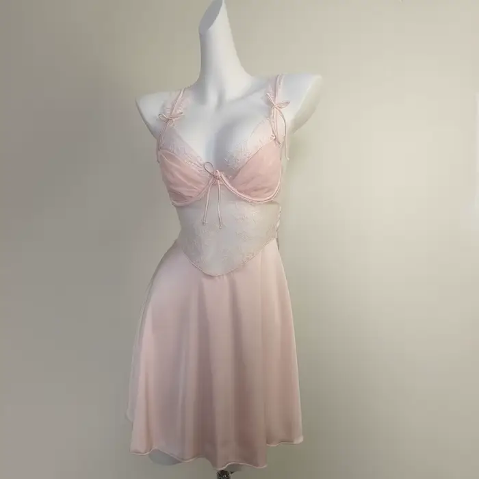 Nouvelle Robe de Nuit Douce pour Femme 2026 – Chemises de Nuit en Soie et Dentelle avec Coussinets d