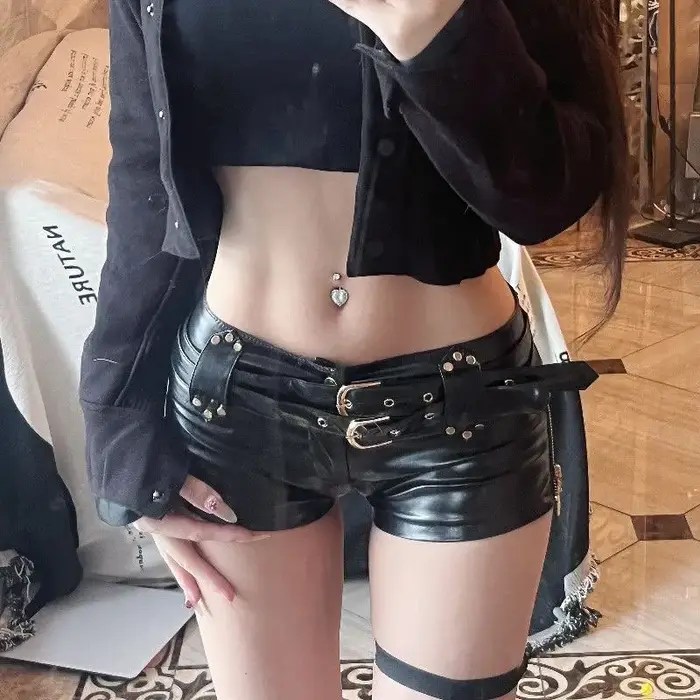 Novinka 2026 Spice Girl Y2k Retro Sexy PU kožené kraťasy přiléhavé s nízkým pasem ve stylu nočního klubu pro ženy
